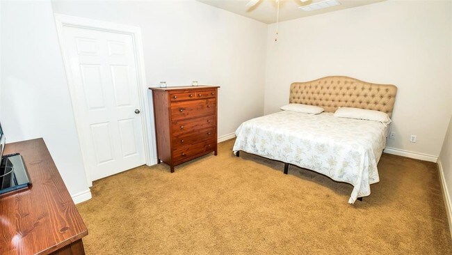 Building Photo - 3413 Clearview Cir