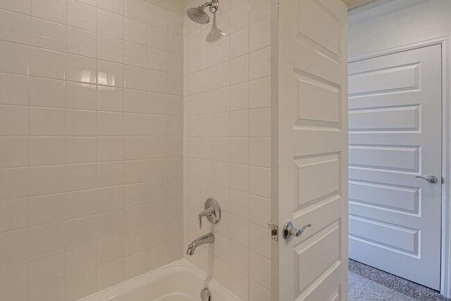 Building Photo - Beautiful 2-story modern townhome available for rent in booming Interquest & Voyager area