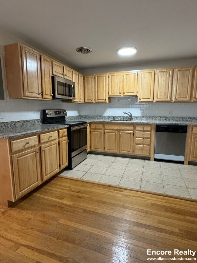 Building Photo - 110 Babcock St