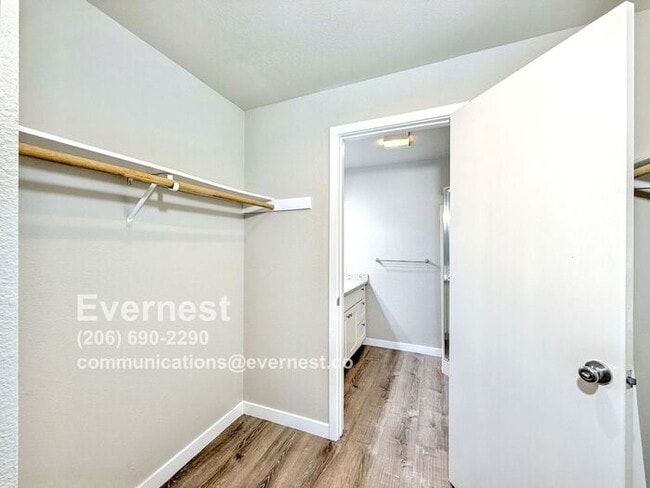 Building Photo - 3-Bedroom, 2-Bath Home in Convenient Locat...
