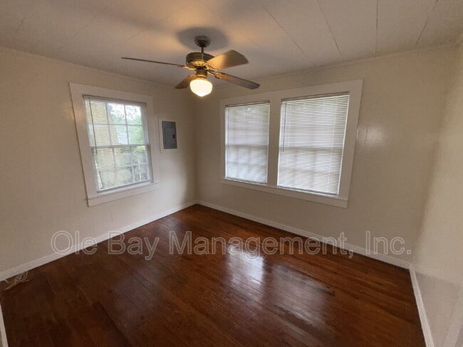 Building Photo - 454 Magnolia Rd