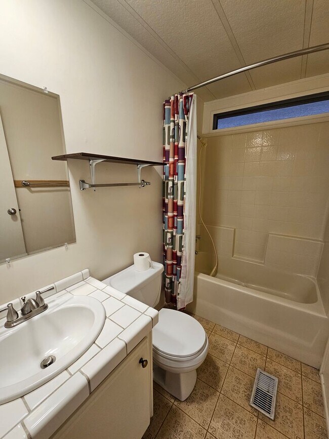 Building Photo - 2 bed/2 bath Manufactured Home in Desirabl...