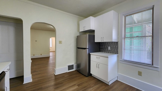 Building Photo - 121 Bausman St