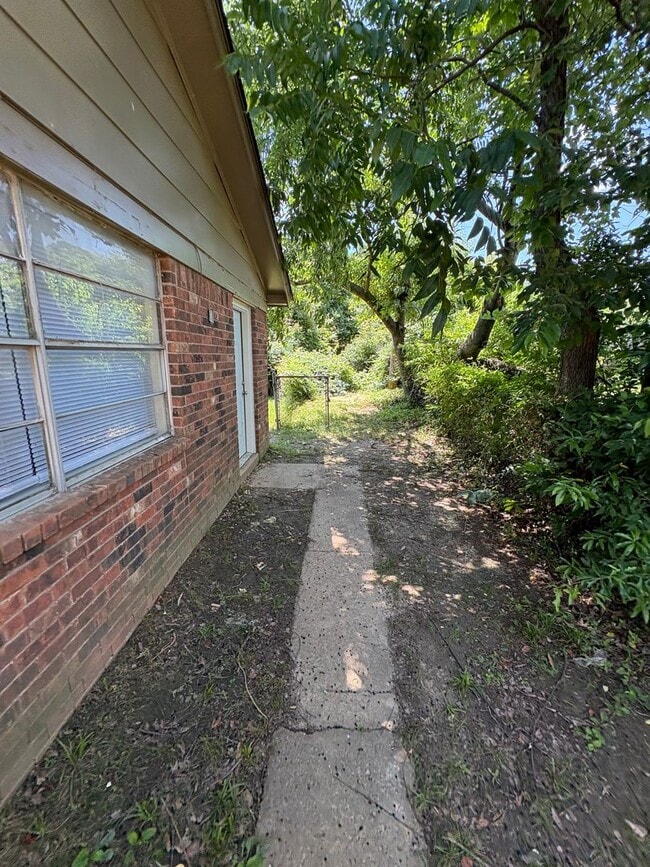 Building Photo - 3385 Barbwood Dr