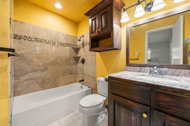 Building Photo - 15303 Tonya Dr