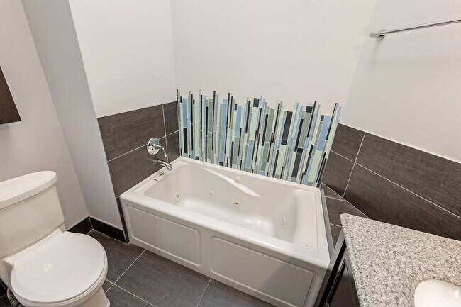 Building Photo - Great 3br 2.5 Bath Townhome in Rockville MD