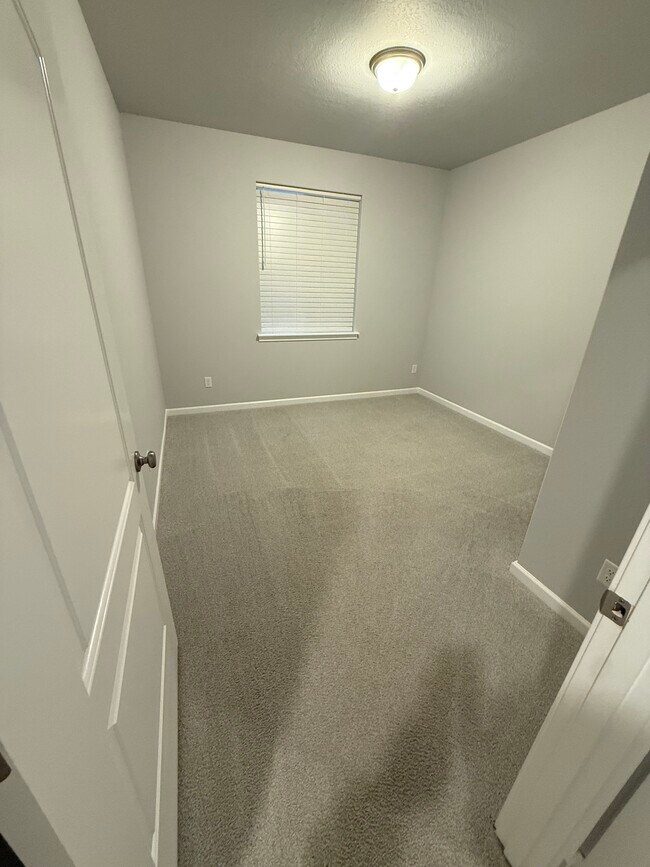 Building Photo - 303 Emerald Ave