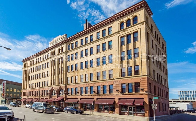 Primary Photo - 150 E Main St