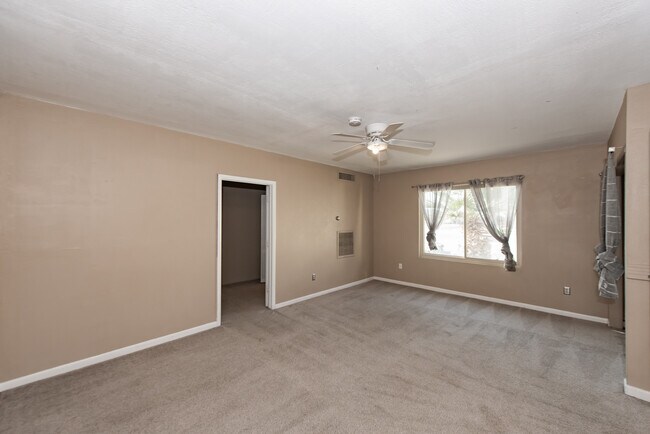 Building Photo - 2448 S Engler Ave