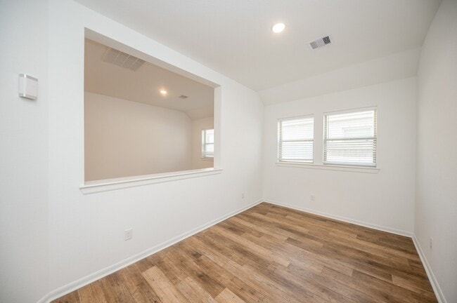 Building Photo - 42514 Summer Crst Rd