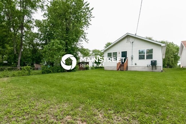 Building Photo - 3 Bedroom Pet-Friendly Home in St. Louis, MO with Main Street Renewal