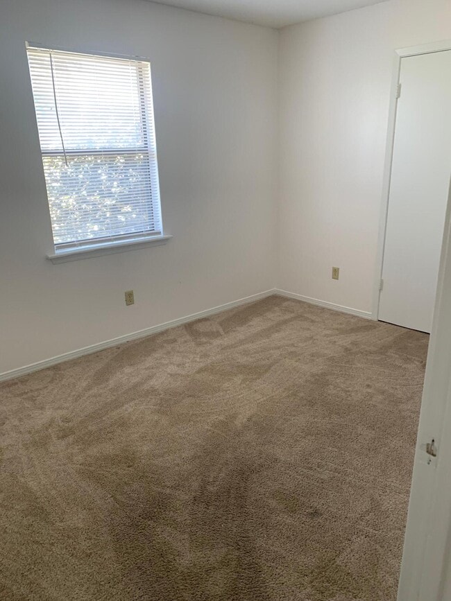 Building Photo - 806 Boulevard De L'Orleans