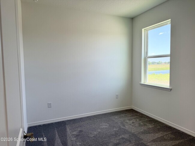 Building Photo - 917 Castleford Ave NE