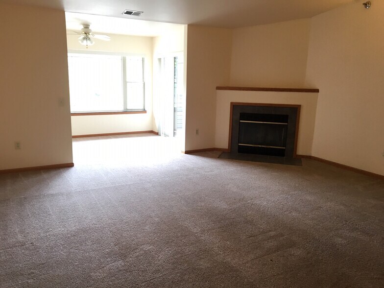 Building Photo - 6645 Scattergood Ln