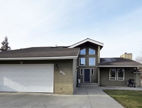 Building Photo - Grandiose Home on 1 Acre -- in East Wenatchee for Rent!! **5 Bed, 3 Bath**