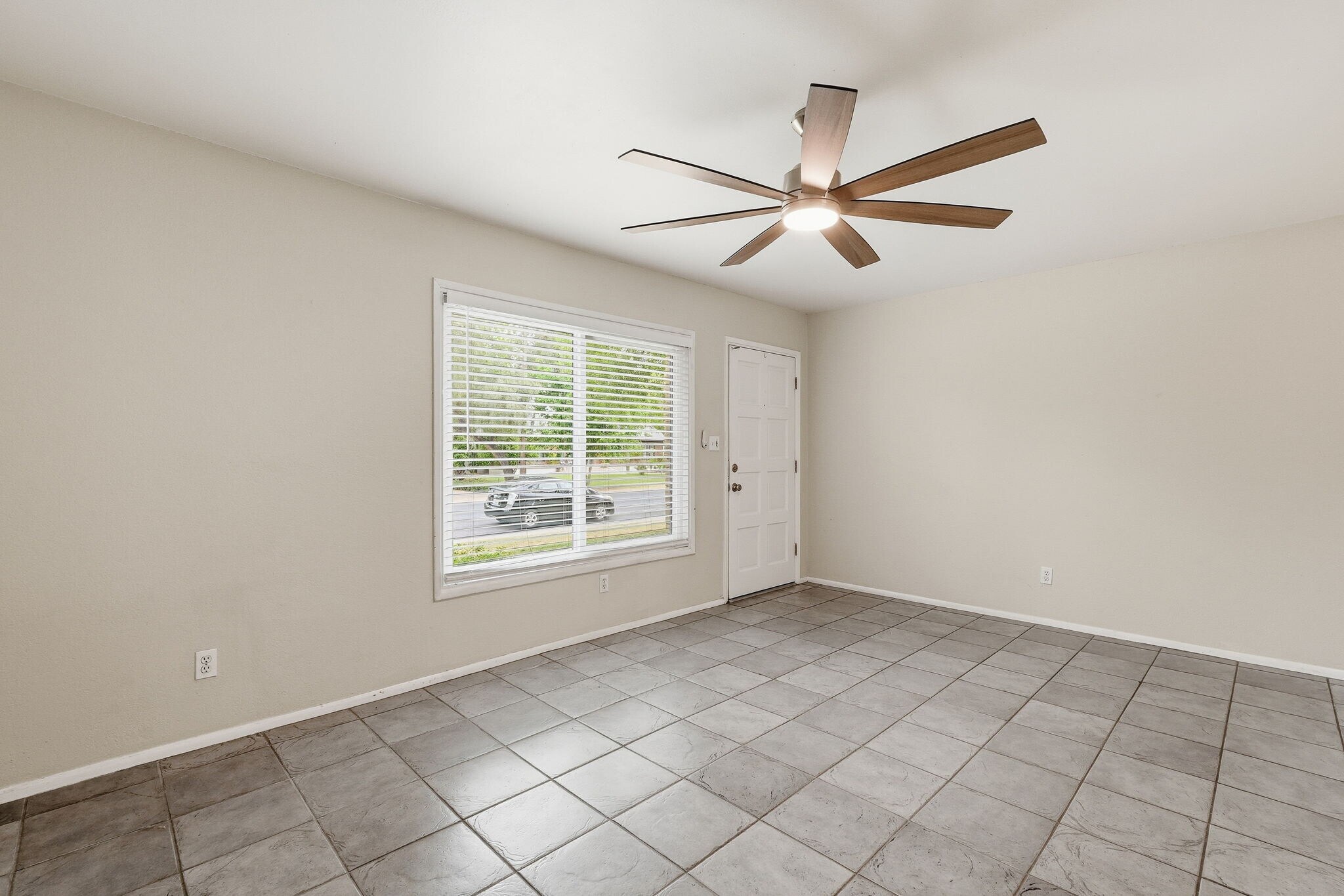 Building Photo - 31 W Pasadena Ave