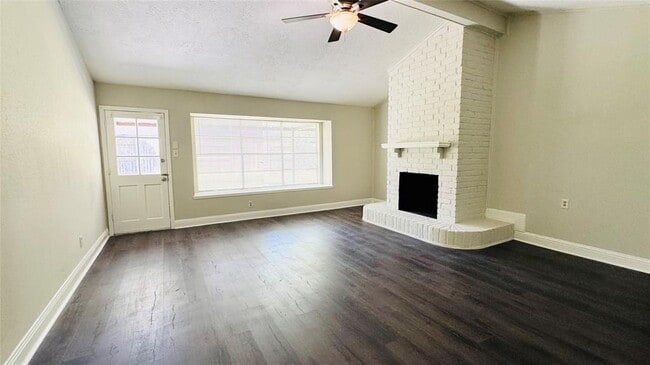Building Photo - 10418 Towne Oak Ln