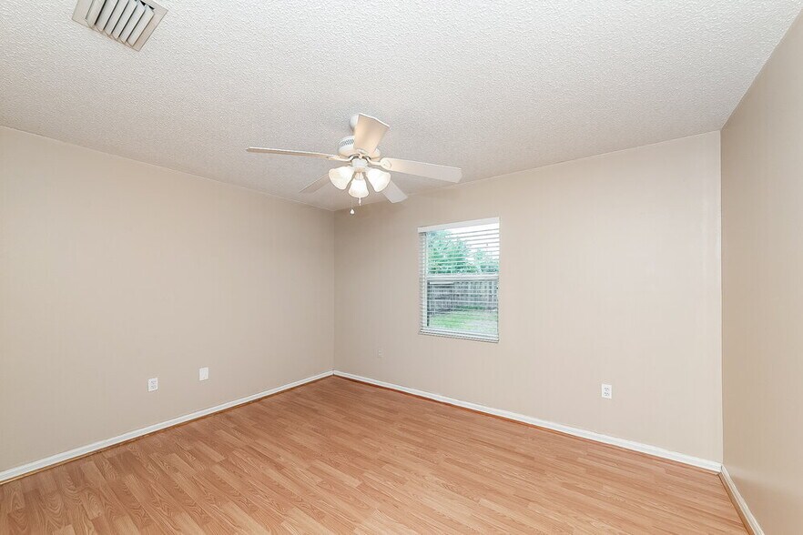 Building Photo - 4208 76th Dr E