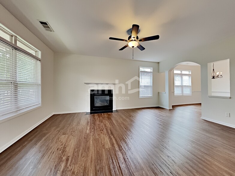 Building Photo - 826 Durham Ct