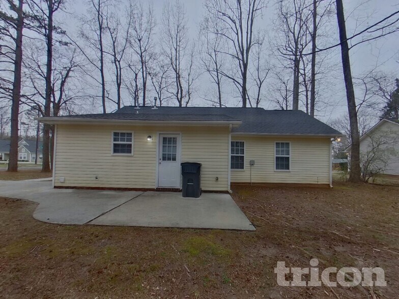 Building Photo - 821 Gore St