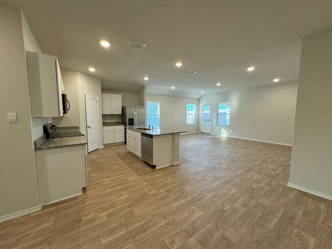 Building Photo - 4 BR + OFFICE / 3 BA in Seguin - 2042 SF One-Story Home - Arroyo Ranch!