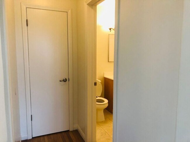 Building Photo - Bankers Hill 1 Bedroom 1 Bath with Downtown San Diego Views