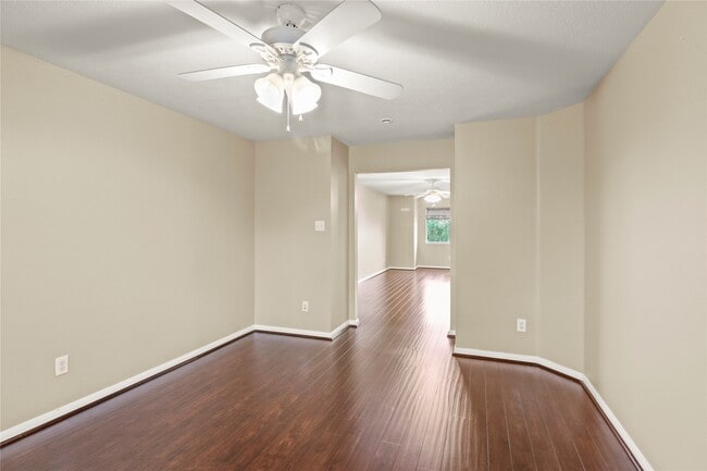 Building Photo - 10807 Oak Bayou Ln