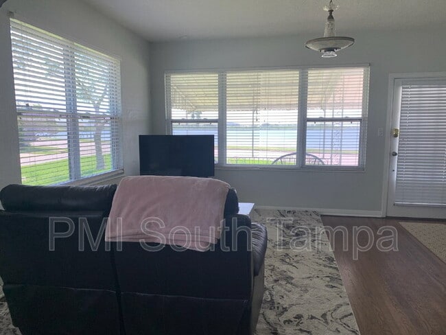 Building Photo - 701 S 26th St