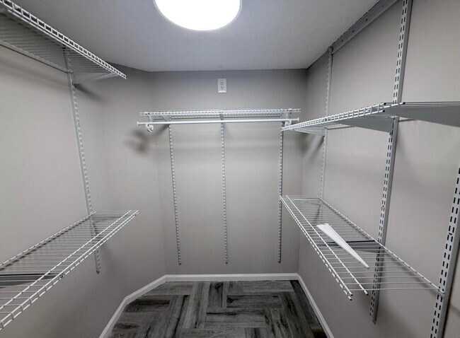 Building Photo - 300 Scotia Dr