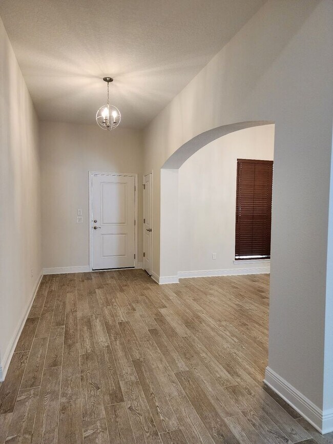 Building Photo - Welcome to this stunning 4-bedroom, 3-bath...