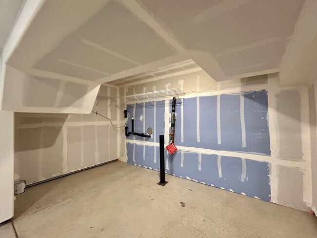 Building Photo - Stunning 2 Bed, 2.5 Bath Craftsman Townhome with Community Amenities!