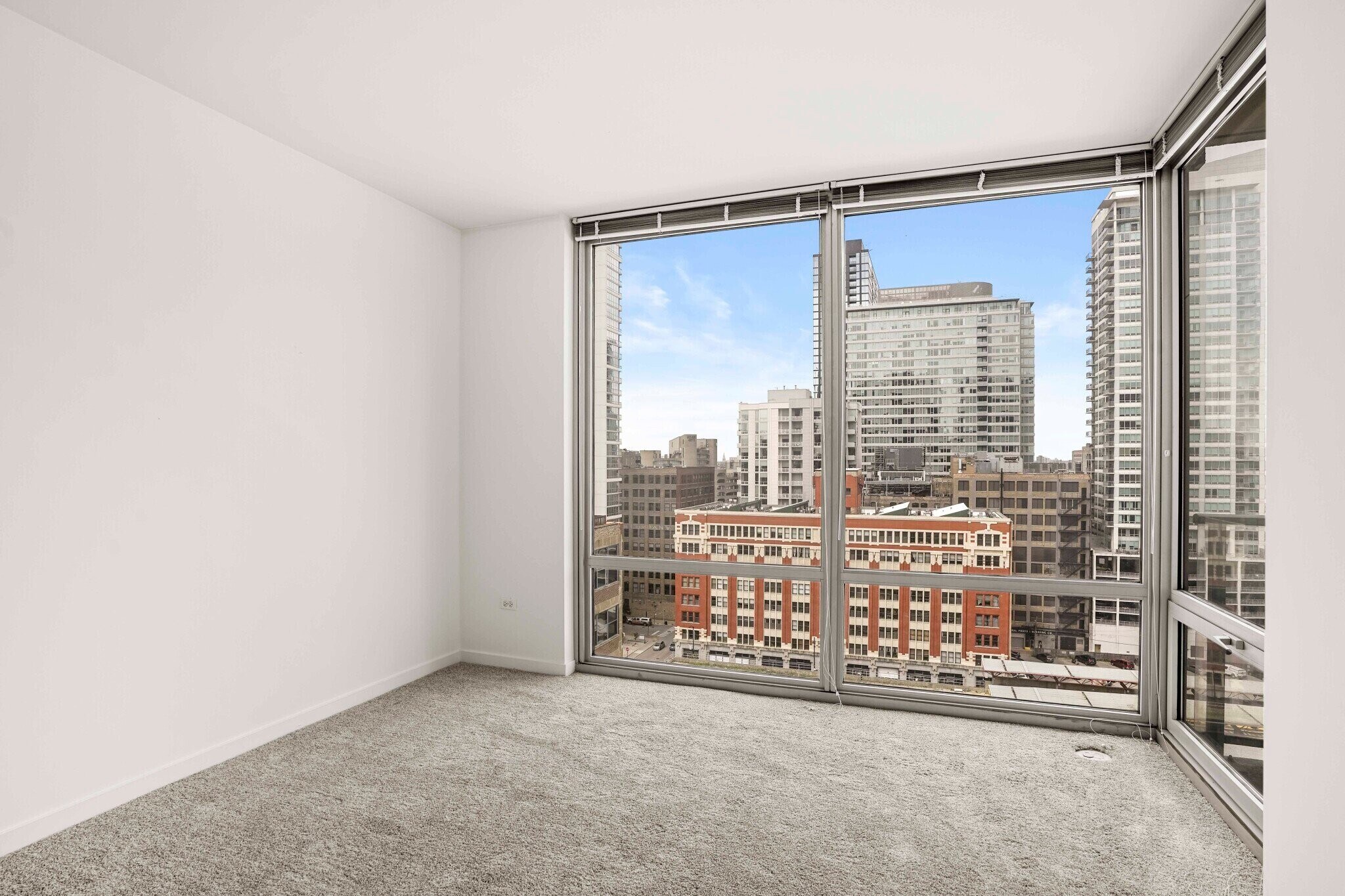 Building Photo - 707 S LaSalle St