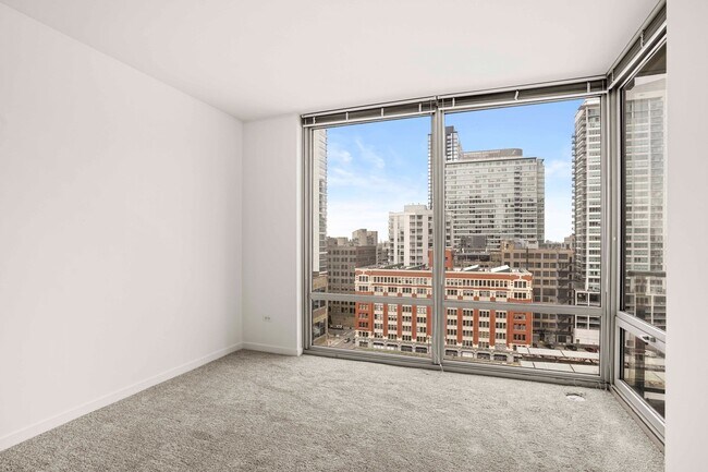 Building Photo - 740 S Clark St