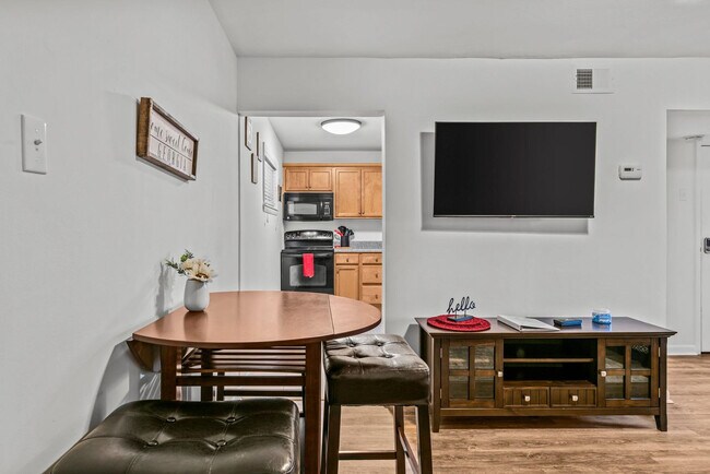 Building Photo - 250 Little St