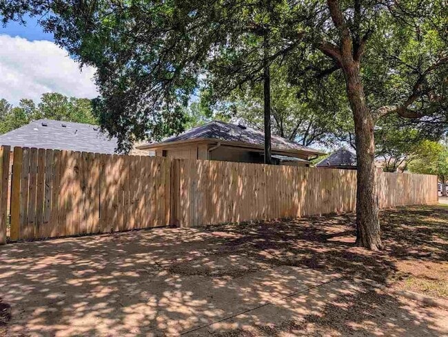 Building Photo - 4801 Shenandoah Dr