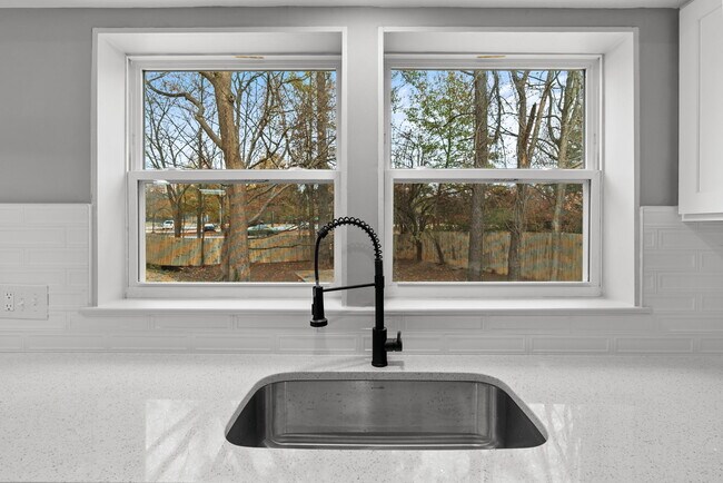 Building Photo - 1917 Grove Point Ct