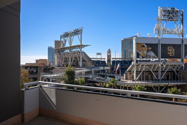Building Photo - Beautiful Condo Right Across from Petco Park!