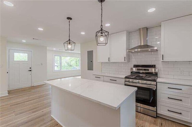 Building Photo - 525 Rosemont Dr