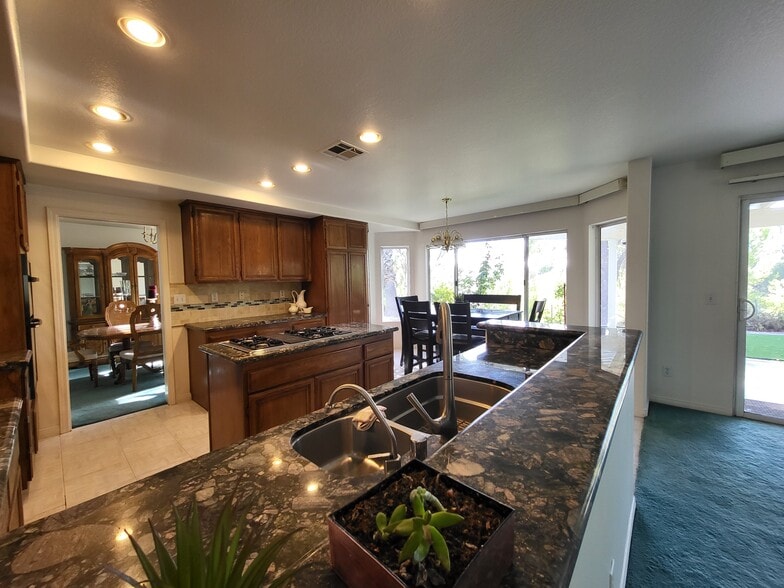 Building Photo - 21714 Agajanian Ln