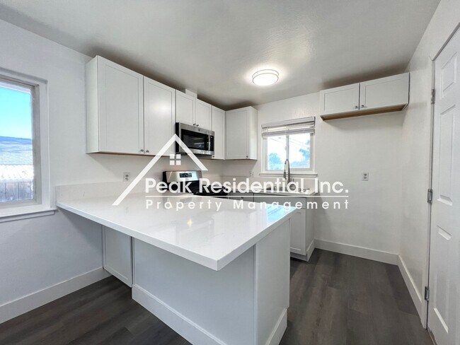 Building Photo - Updated 2bd/1ba Carmichael Duplex with Garage