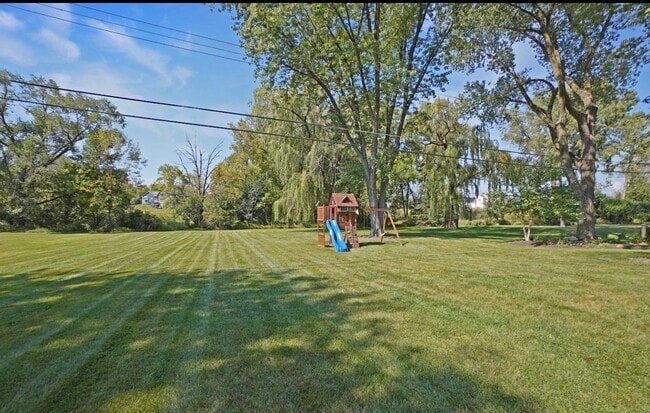 Back View - 4665 N 159th St