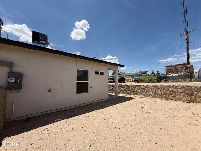 Building Photo - 125 Palma Dr