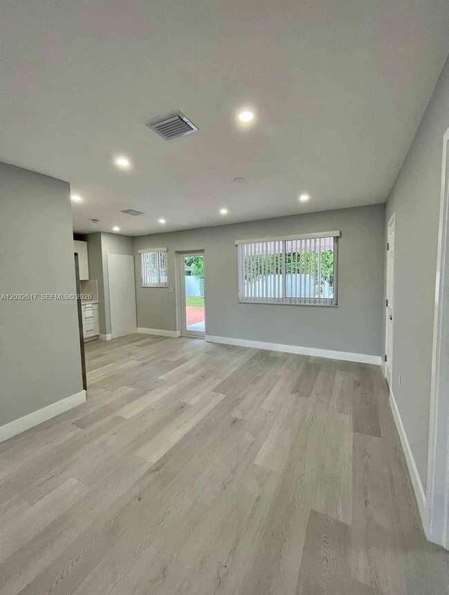 Building Photo - 950 NW 36th Ave