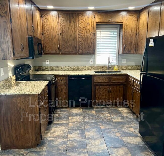 Building Photo - 2824 University Dr