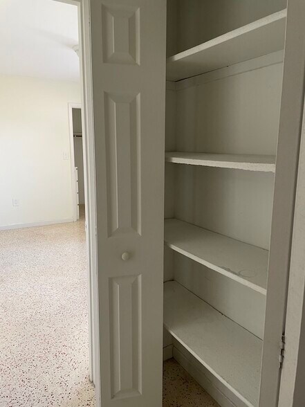 Building Photo - 2815 SW 37th Ct