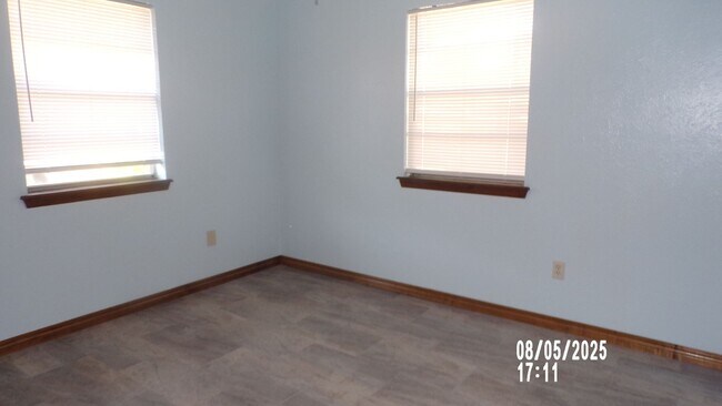 Building Photo - Fantastic Redo located in Terrace Hills.