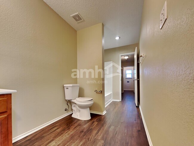 Building Photo - 115 Clover Leaf Ln