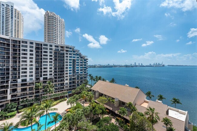 Building Photo - 520 Brickell Key Dr