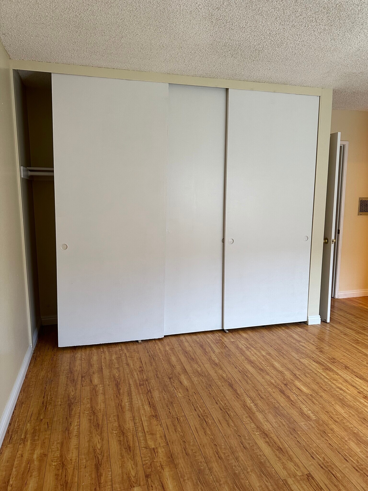 Building Photo - 1082 W Pine St