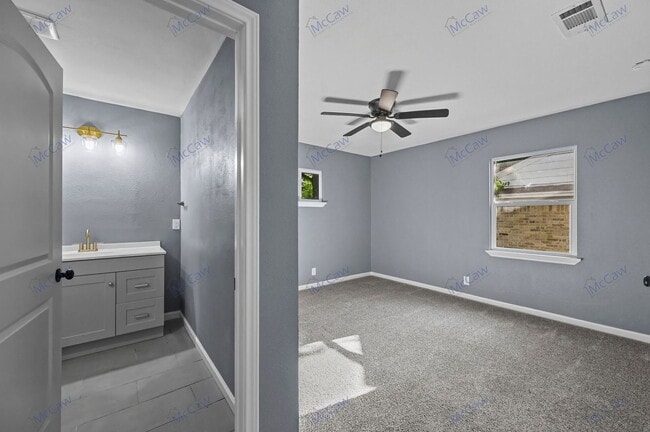 Building Photo - 2517 Tisinger Ave